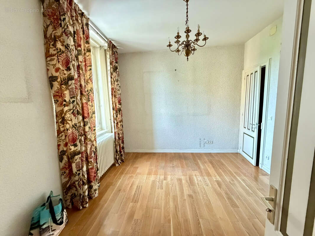 Vente jolie villa sur terrain de 602 m2 avec petite dépendance LUXEUIL LES BAINS - photo 6