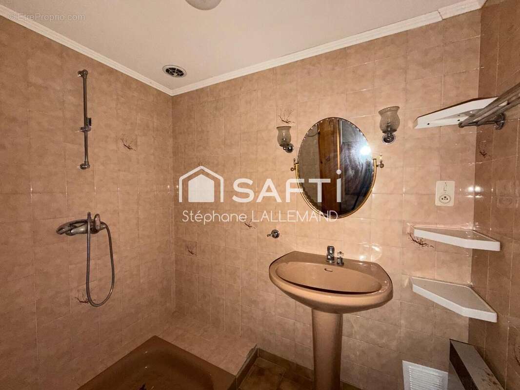 Appartement 74 m² à Saint-Jean-De-Valeriscle  - photo 7