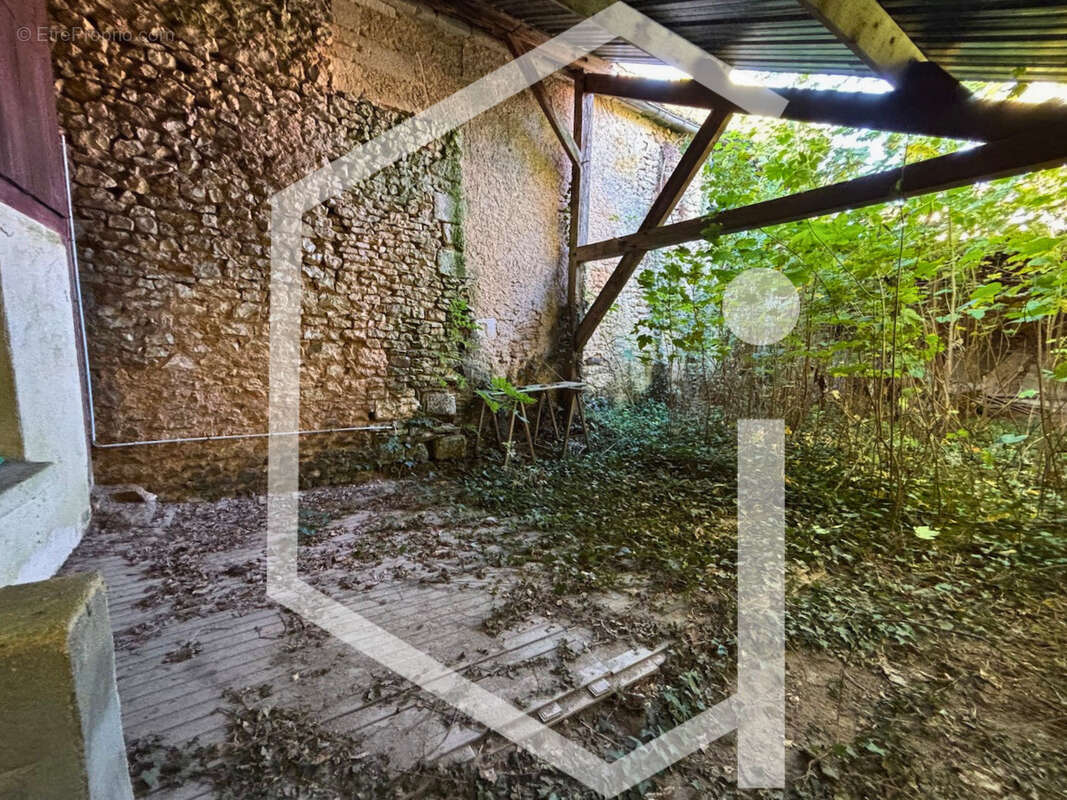 Maison à ENTRAINS-SUR-NOHAIN