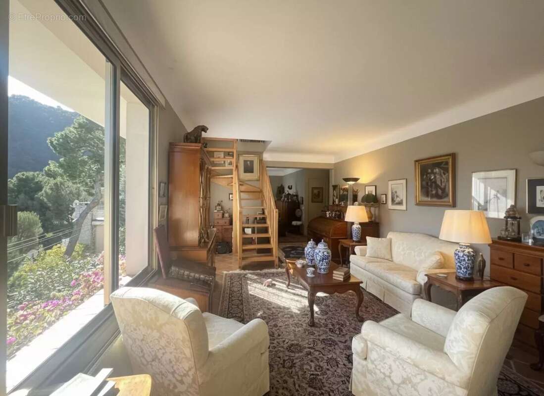 Appartement à EZE