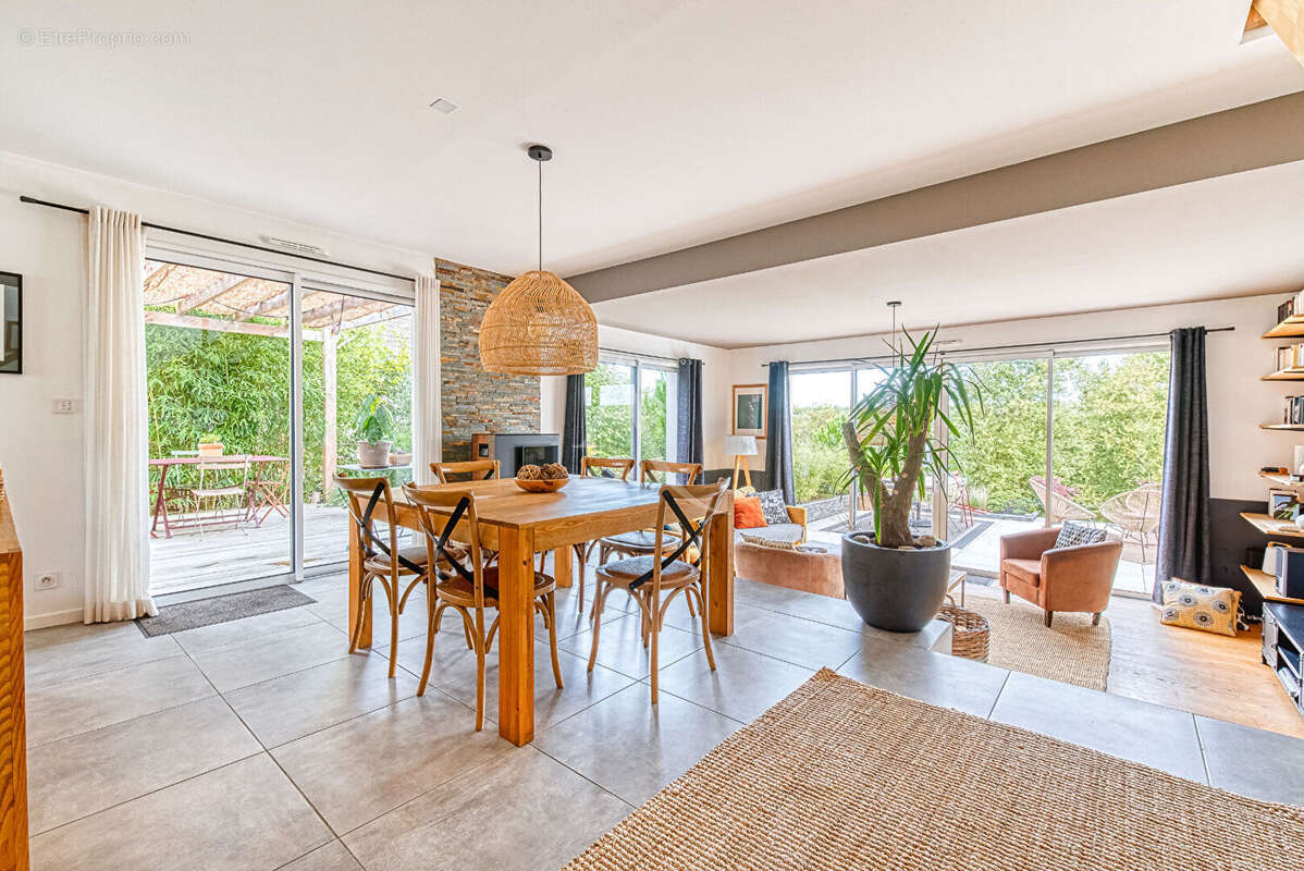 Maison à BEAULIEU-SUR-LAYON