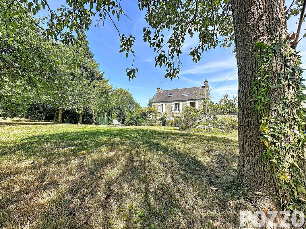 A Vendre - Maison en pierres avec chambre d'hôtes - 7 pièce(s) 150 m² - Terrain d'environ 2196 m² - photo 16