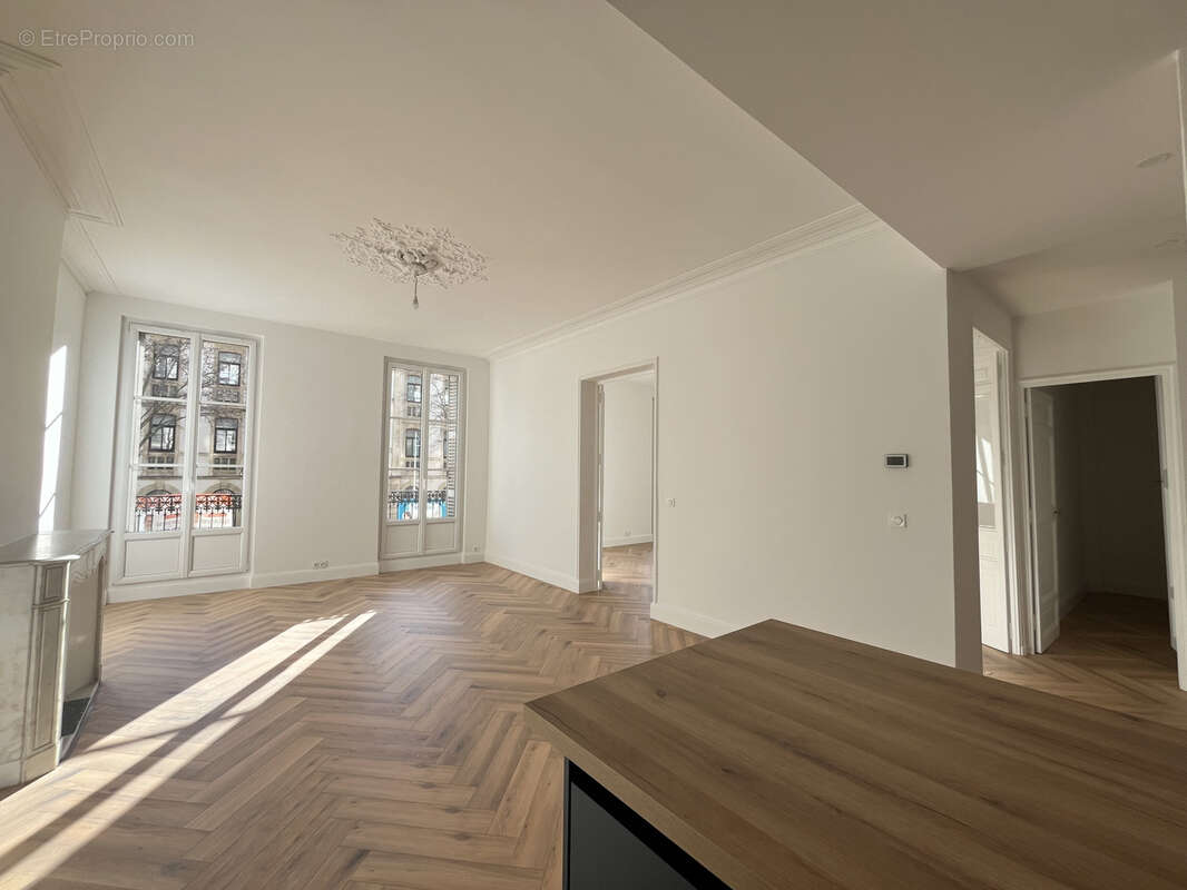 Toulon - Appartement Haussmanien de 160m2 refait à neuf - photo 7