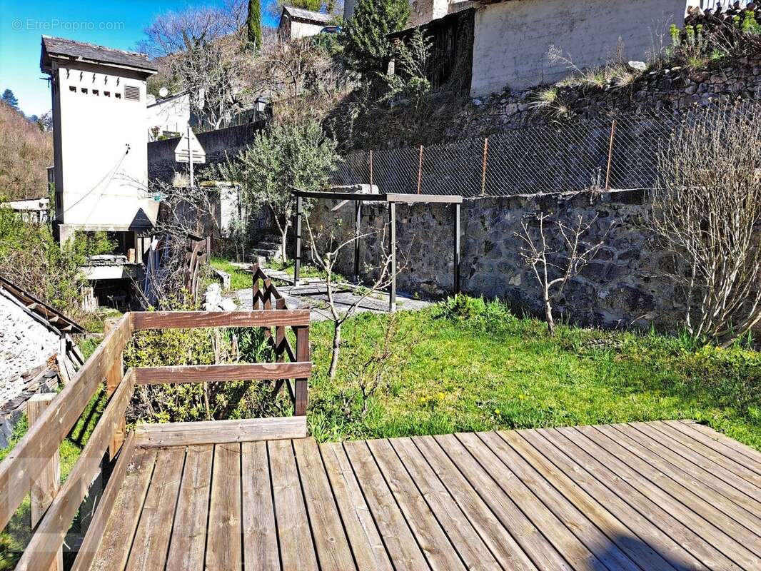 Maison à SAINTE-COLOMBE-SUR-GUETTE