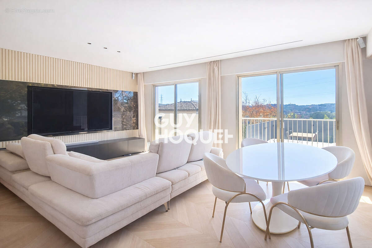 Appartement à MOUGINS