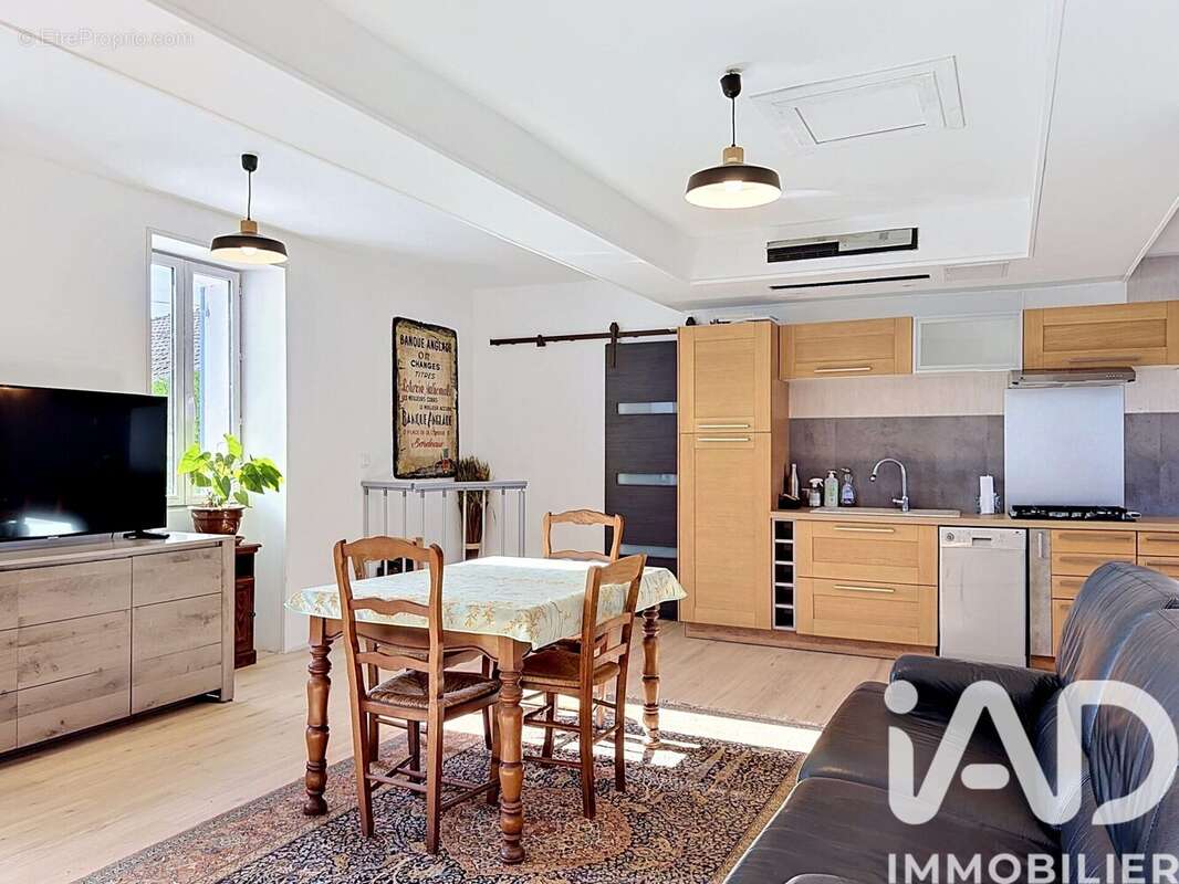 Maison 204 m² à Neuillac  - photo 4