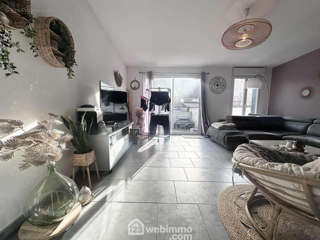 Toutes les fenêtres sont en double vitrage PVC, il donne accès sur ... - Maison à CRECY-SUR-SERRE