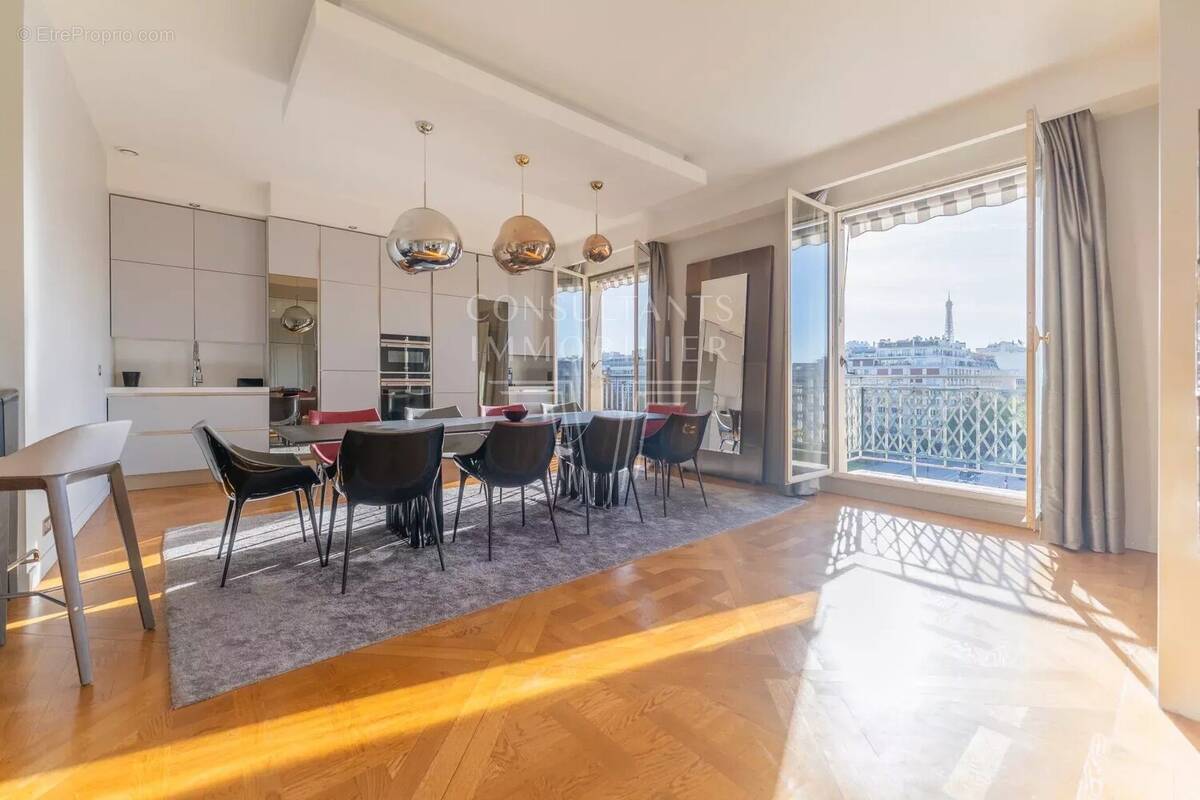 Appartement à PARIS-16E