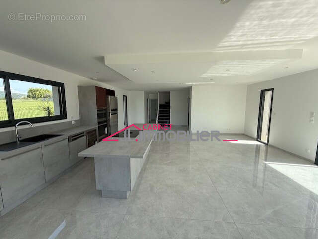 Maison à CHARMES-SUR-RHONE