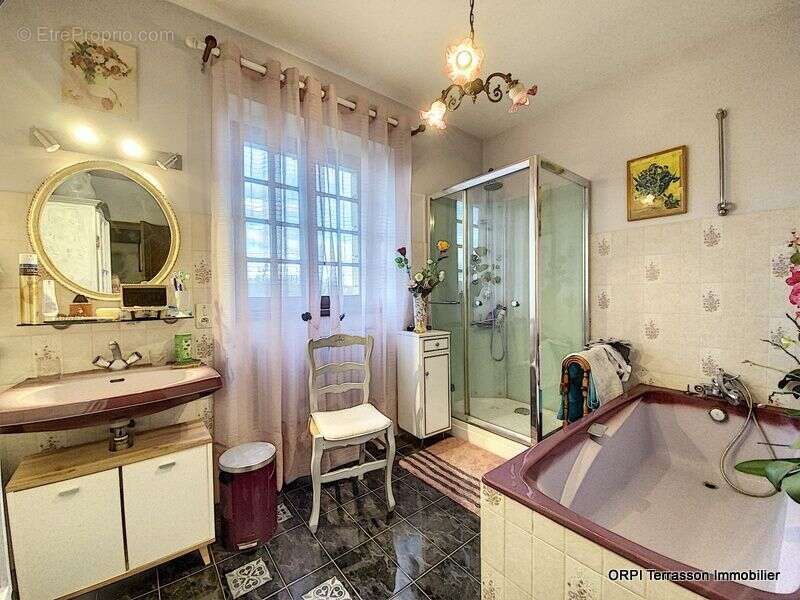 Maison à SALIGNAC-EYVIGUES