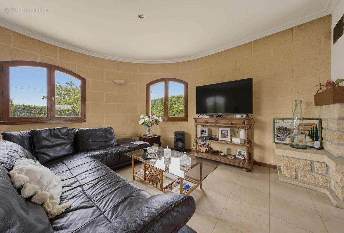 Laissez-vous séduire par cette villa de caractère - photo 5