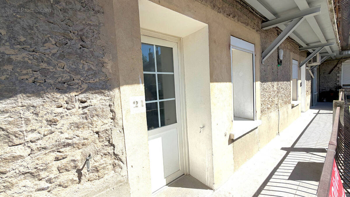 Appartement à ENTRAIGUES-SUR-LA-SORGUE