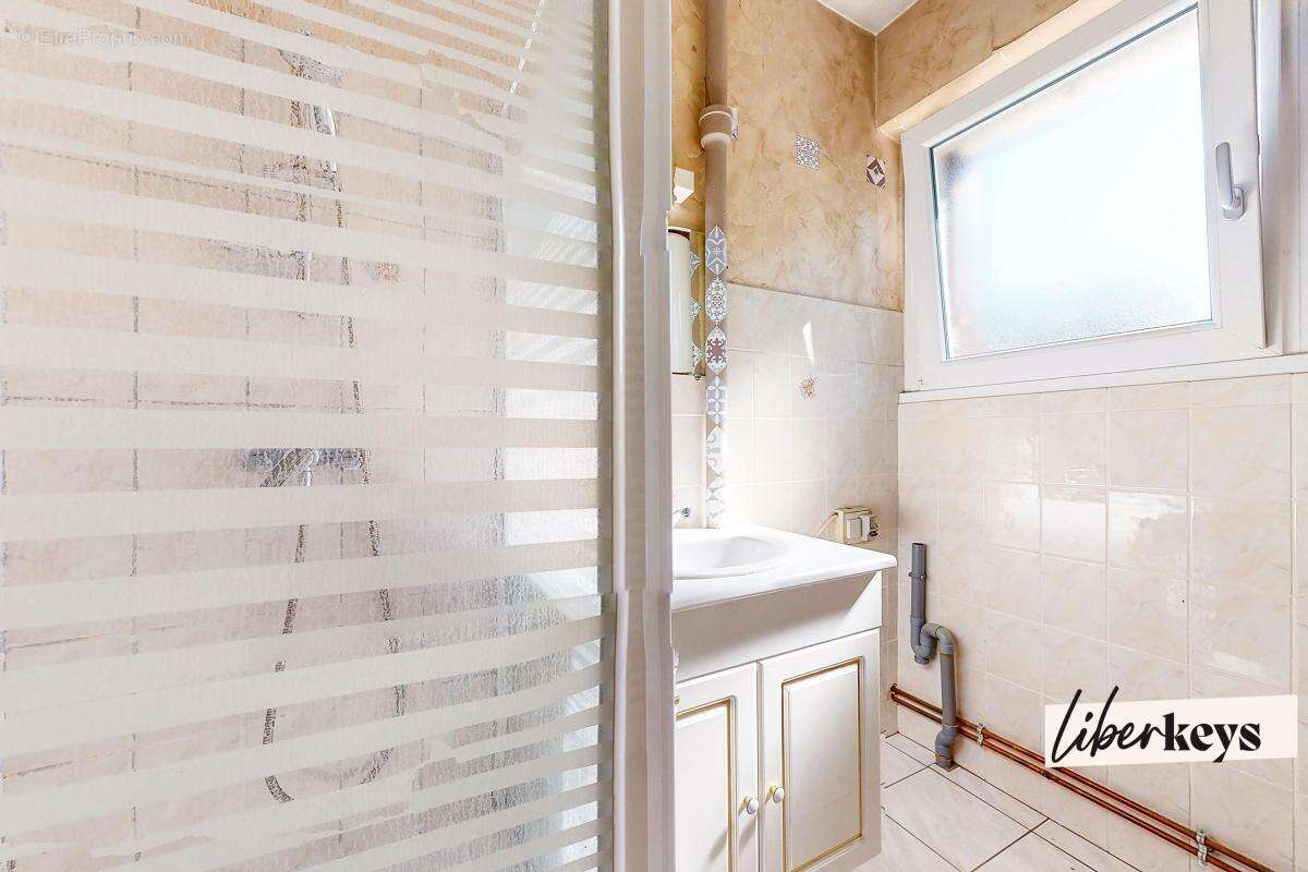 A vendre - Appartement  trois pièces avec fort potentiel – 22 bis Avenue de Brogny,  74000 Annecy - photo 11