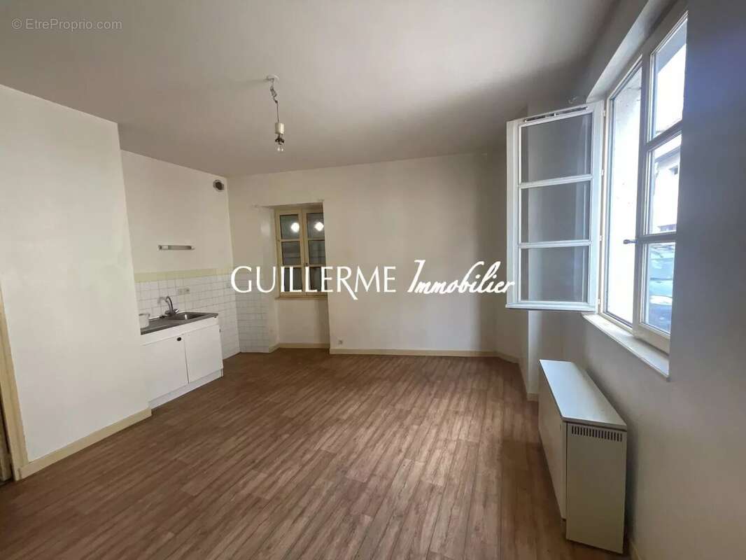 Immeuble en pierre, coeur de village, idéal investisseur - photo 16