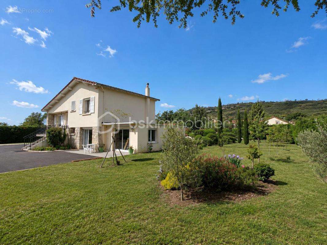 Maison à LES MARTRES-DE-VEYRE