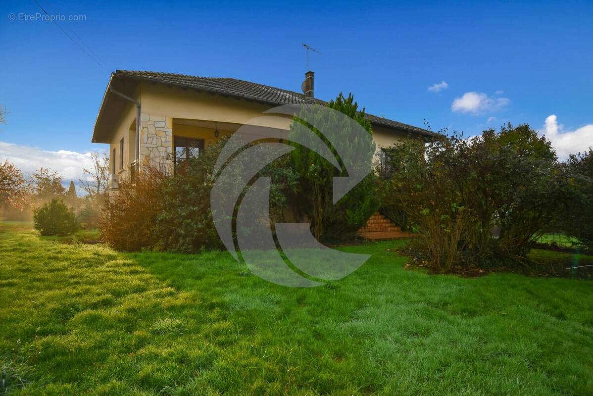 Maison à SAINT-ETIENNE-DE-TULMONT