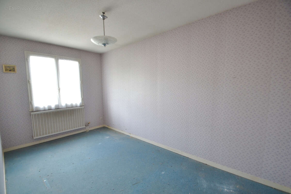 GANNAT, maison T4 de 94 m2, jardin et garage - photo 6