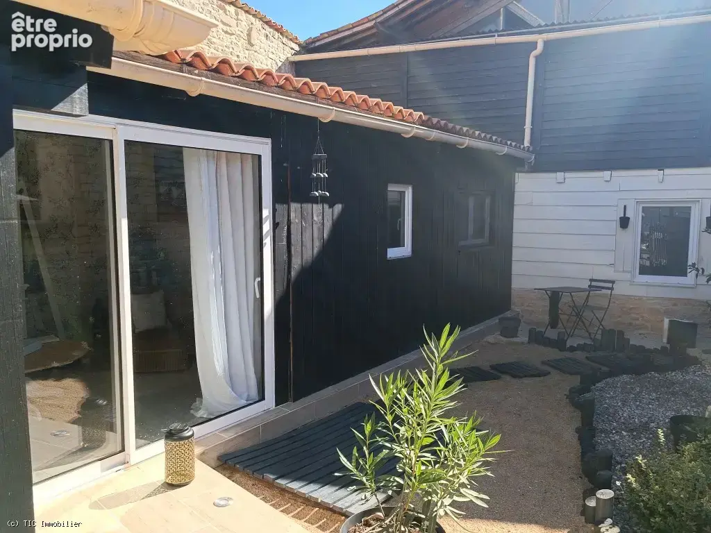 Belle Maison en Pierre avec Piscine, Dépendances et Jardin - photo 32