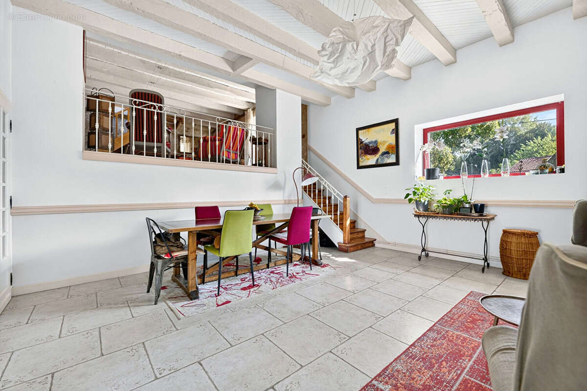 Maison de charme du 19 ème siècle entièrement restaurée  avec jardin et piscine. - photo 7