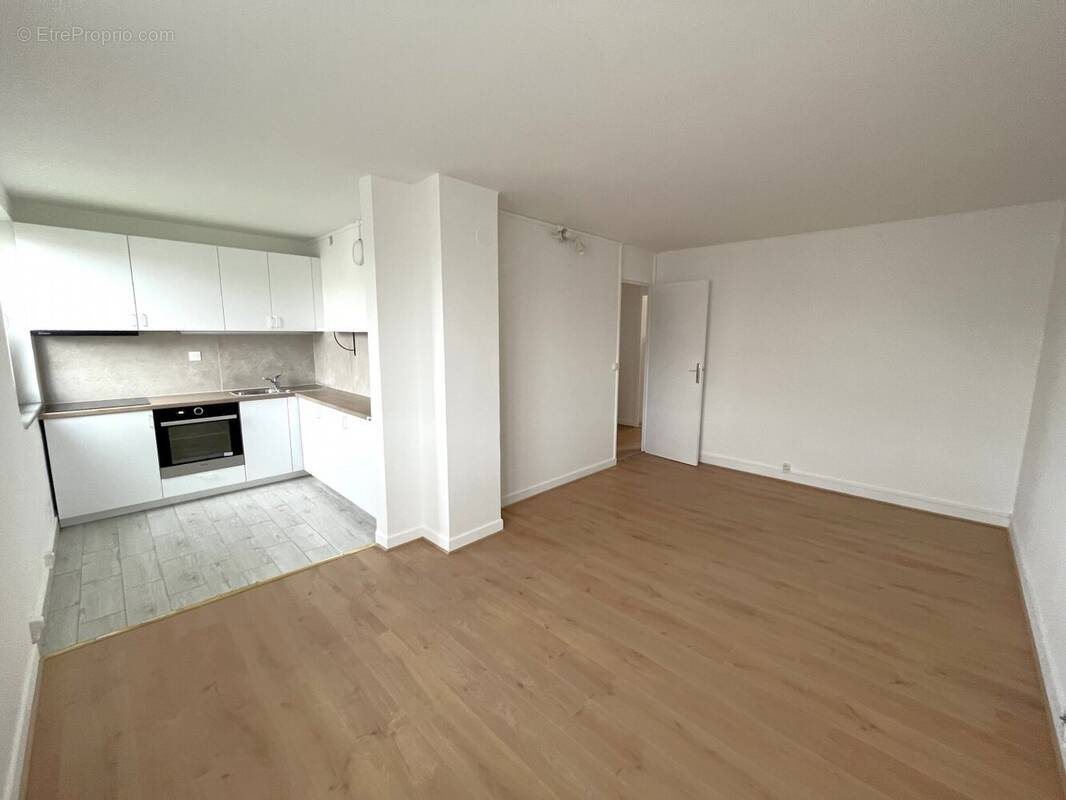 Séjour-cuisine Ouest - Appartement à BAGNOLET