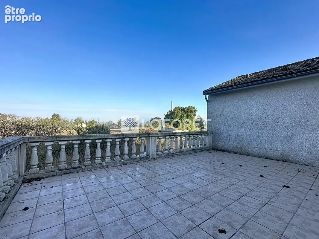 Maison avec beau potentiel, 4 chambres et double garage - La Peyratte - photo 4