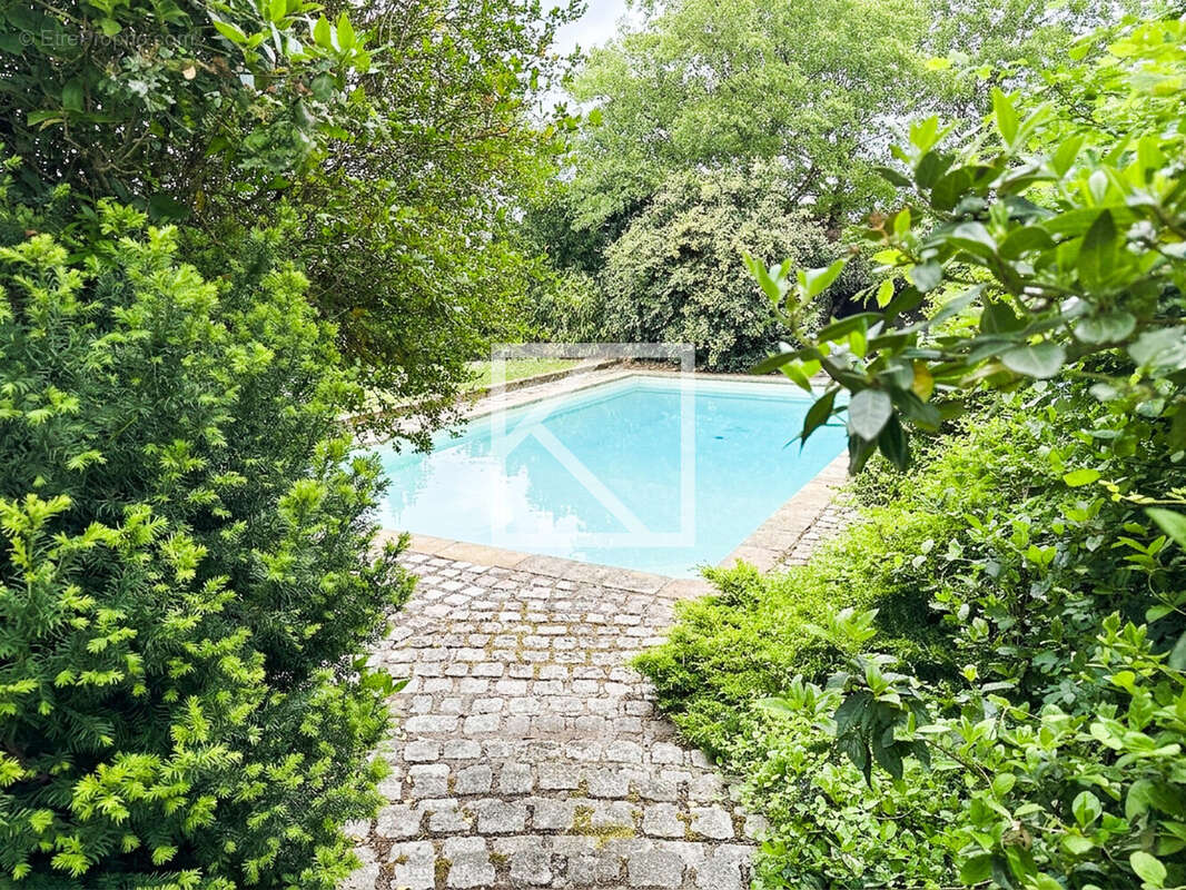 Maison à SAINT-GEREON