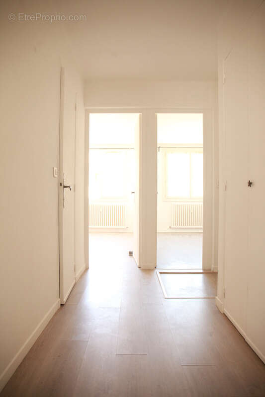 Appartement à MARSEILLE-4E