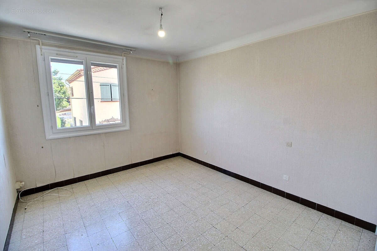 À vendre a bages - maison de ville avec grand garage et exterieur  - proche lac de villeneuve-de-la-raho - photo 11