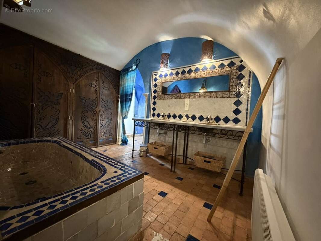 345 m² à Aveze  - photo 5