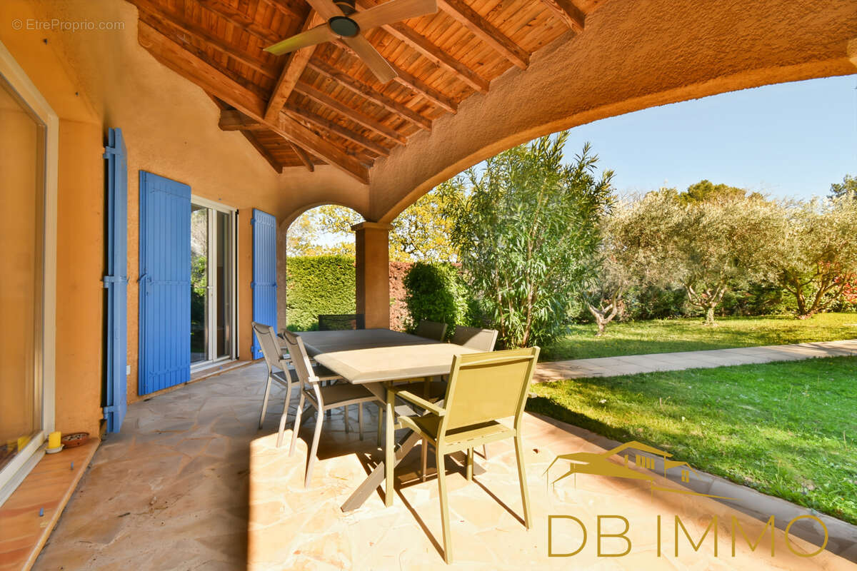 Maison à CHATEAUNEUF-DE-GADAGNE