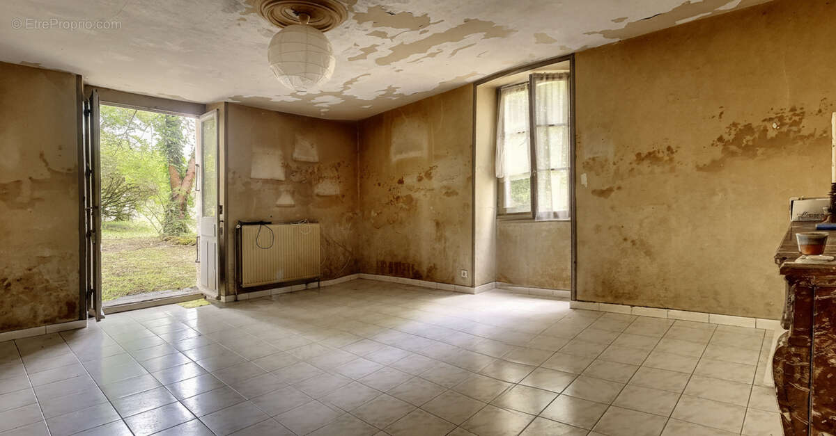 Maison à MANZAC-SUR-VERN