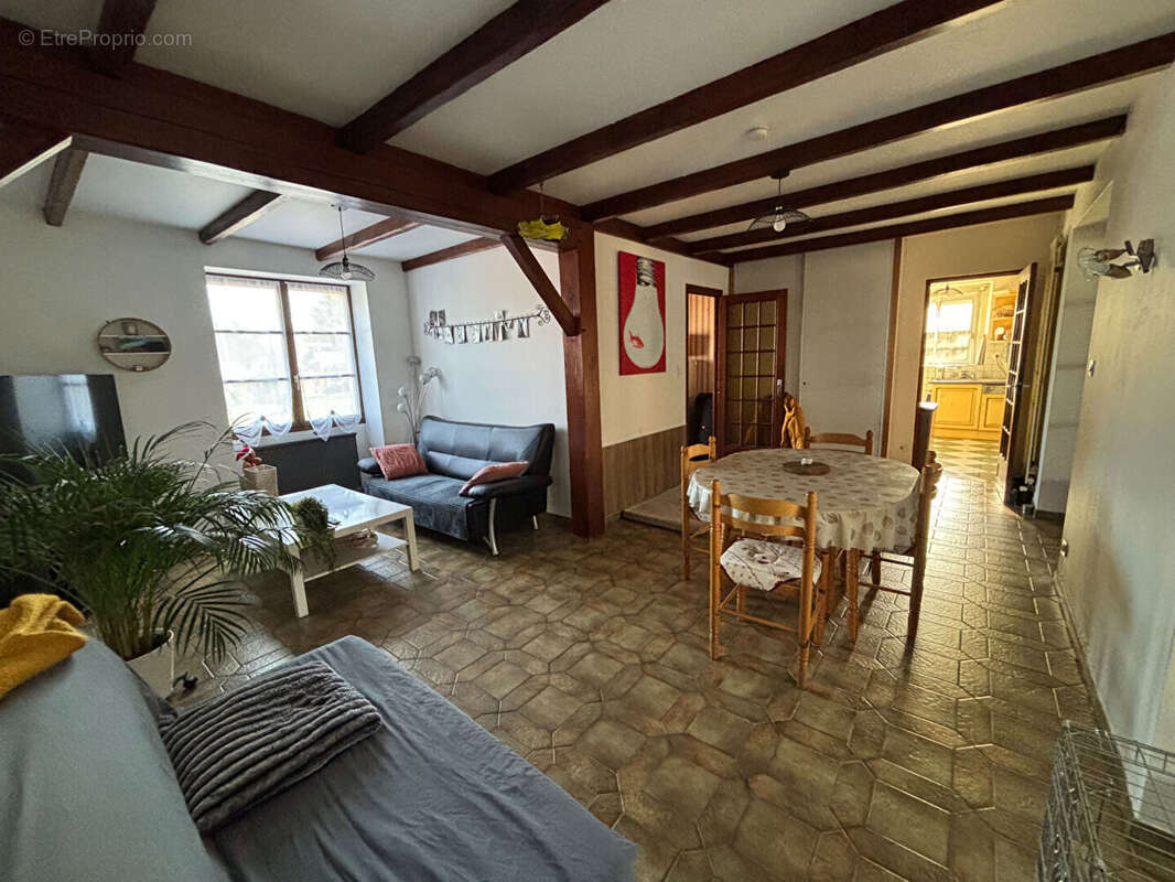 Maison à LA CHAPELLE-DES-MARAIS