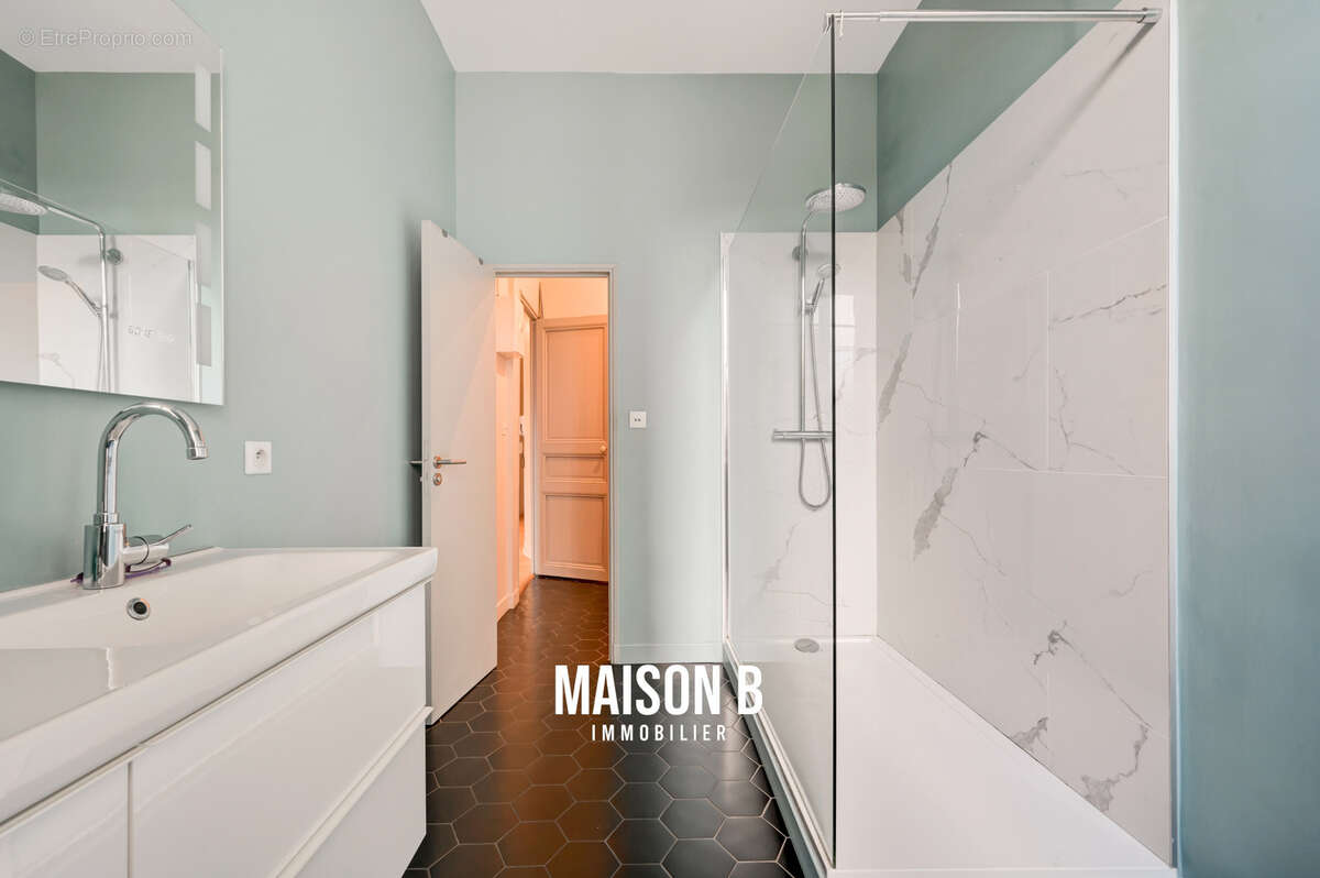 Appartement à MARSEILLE-6E