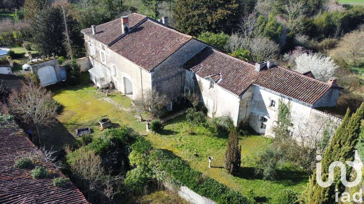 Photo 2 - Maison à SAINT-GERMAIN-DE-MONTBRON
