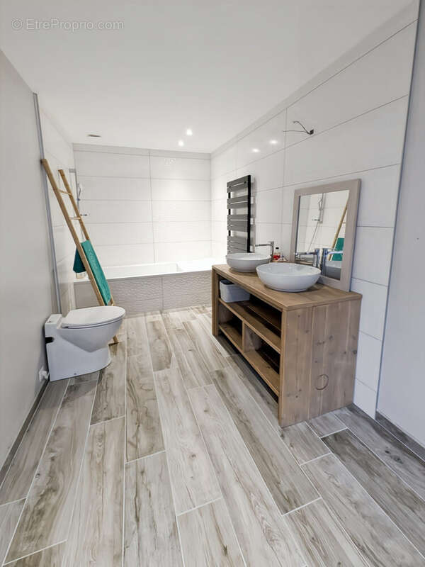 Maison 159 m² à Jassans-Riottier  - photo 8