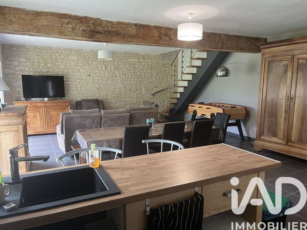 Maison 137 m² à Saint-Martial-Sur-Ne  - photo 3