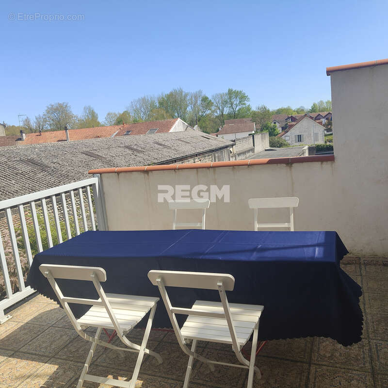 PAU    Superbe appartement T4 entièrement rénové avec terrasse et vue Pyrénées - photo 13