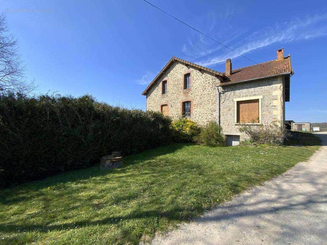 Maison à LADAPEYRE