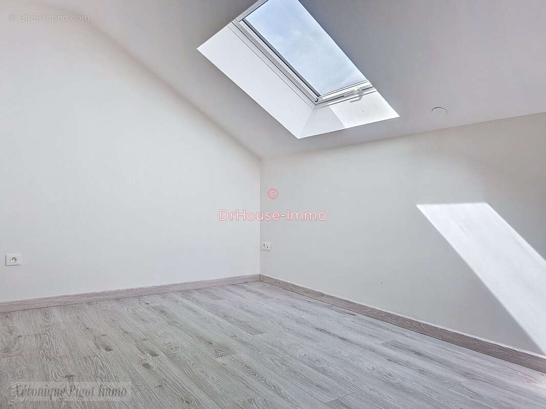 Appartement 85 m² à Saint-Remy-L'honore  - photo 16