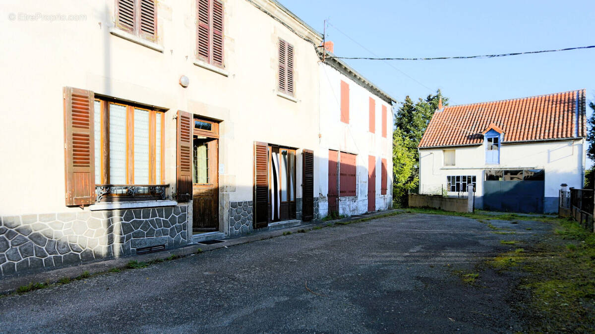 Maison à ESPINASSE