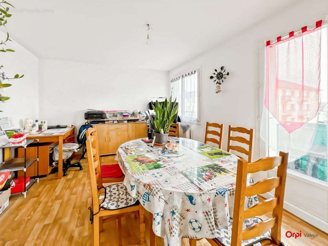  SPÉCIAL INVESTISSEUR : Appartement T4 de 83 m² à Beaugency – Rendement Immédiat (Locataire en place très fiable) - photo 2