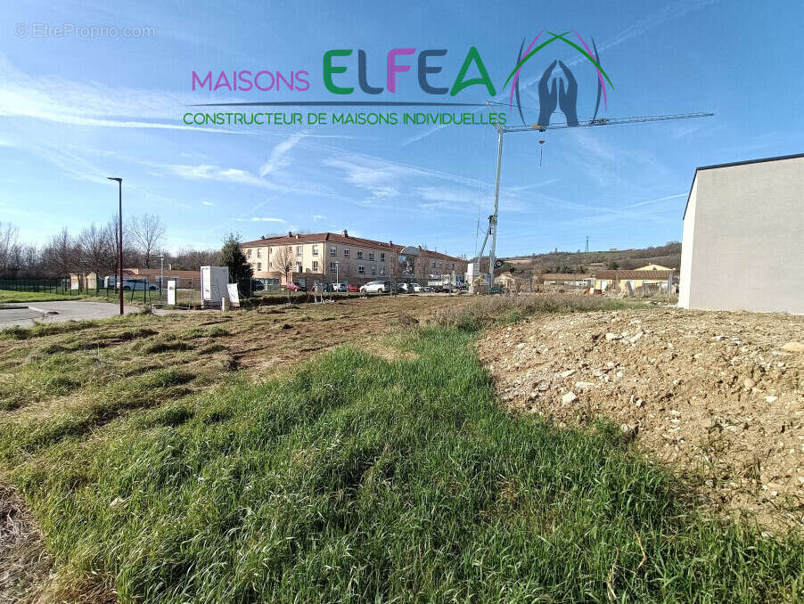 Terrain à CHATEAUNEUF-DE-GALAURE