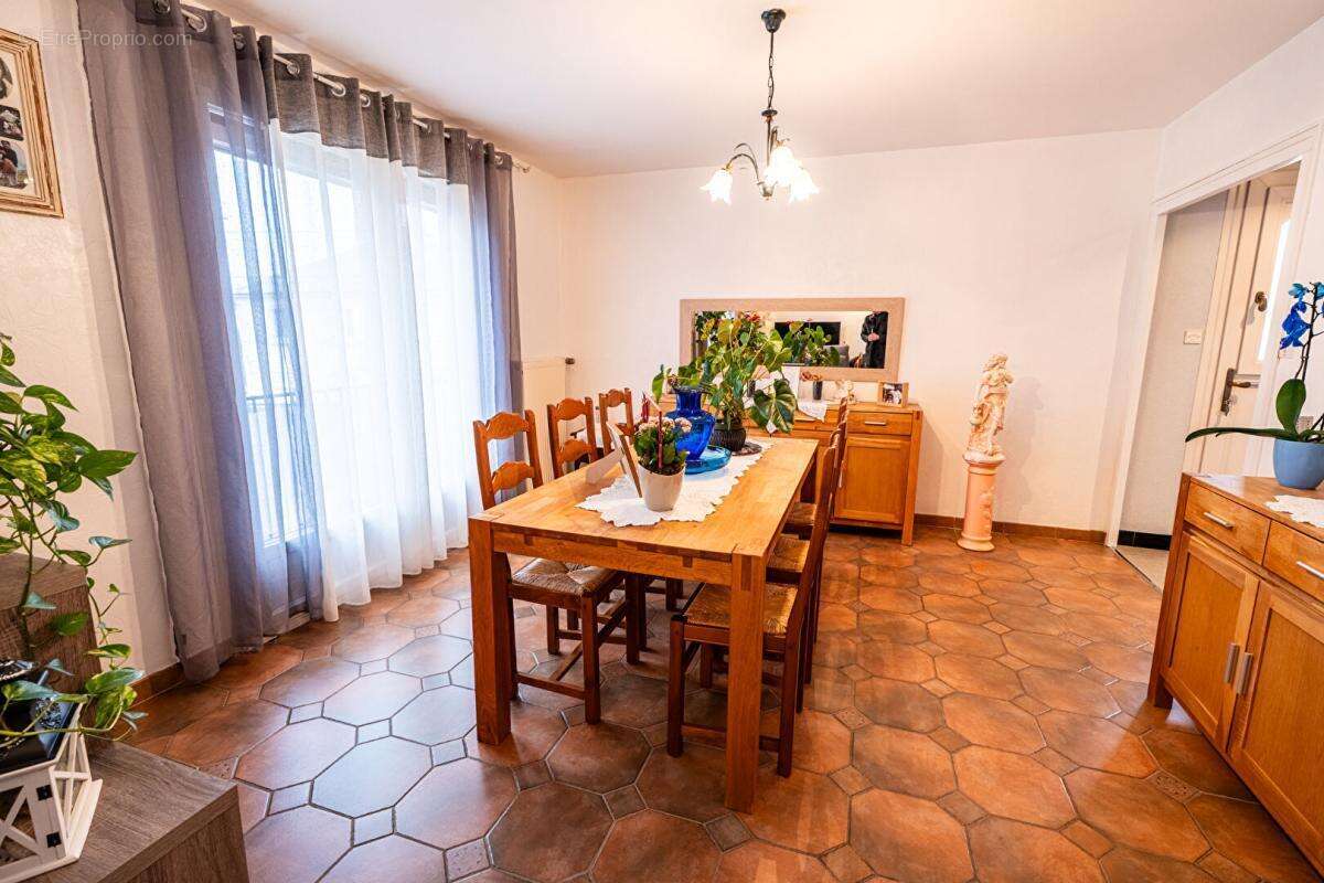 Maison à VARENNES-VAUZELLES