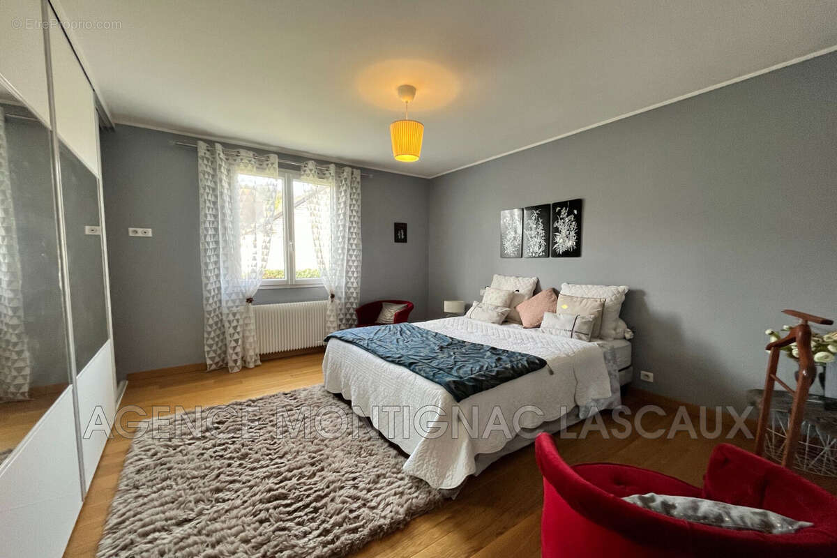 Maison 149 m² à Montignac  - photo 8