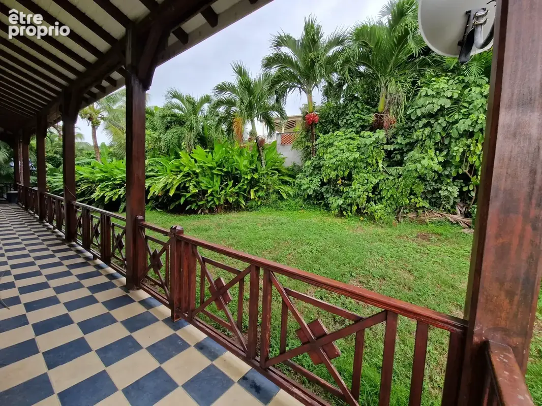 DESHAIES, Villa plage à pied, 2 bungalow, garage et piscine, sur 1 965 m² de terrain arboré - photo 30