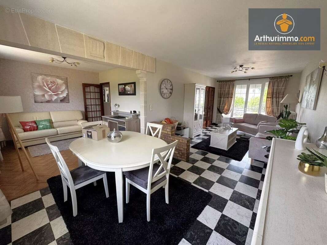 Maison à LONGUEIL-ANNEL