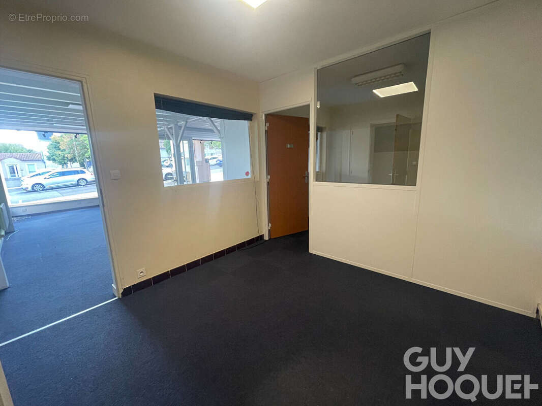 Commerce à JAUNAY-CLAN