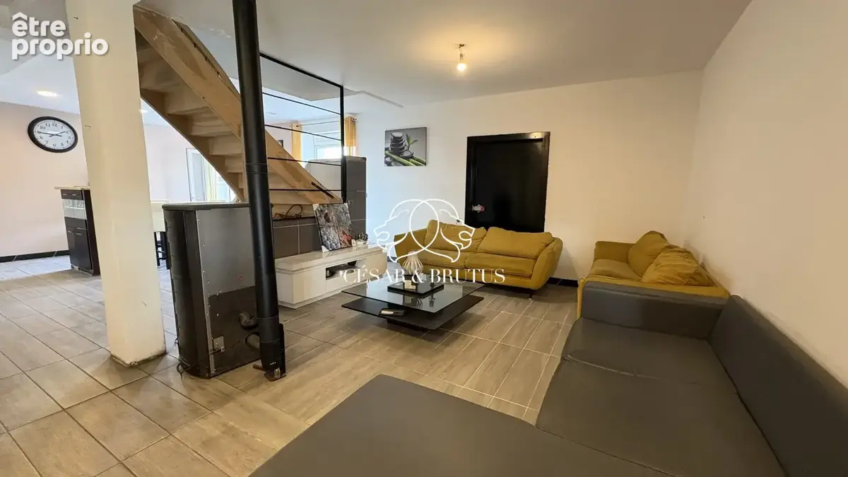 Appartement 145 m² à Le Monastier-Sur-Gazeille  - photo 7