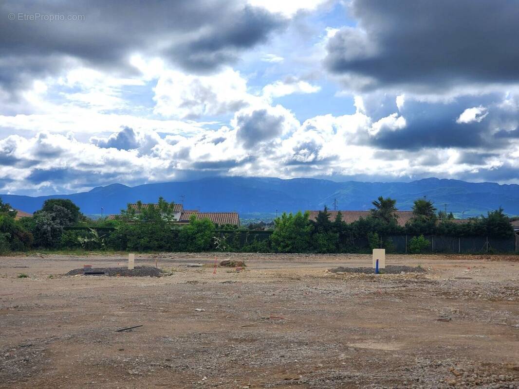 Terrain à BOURG-DE-PEAGE