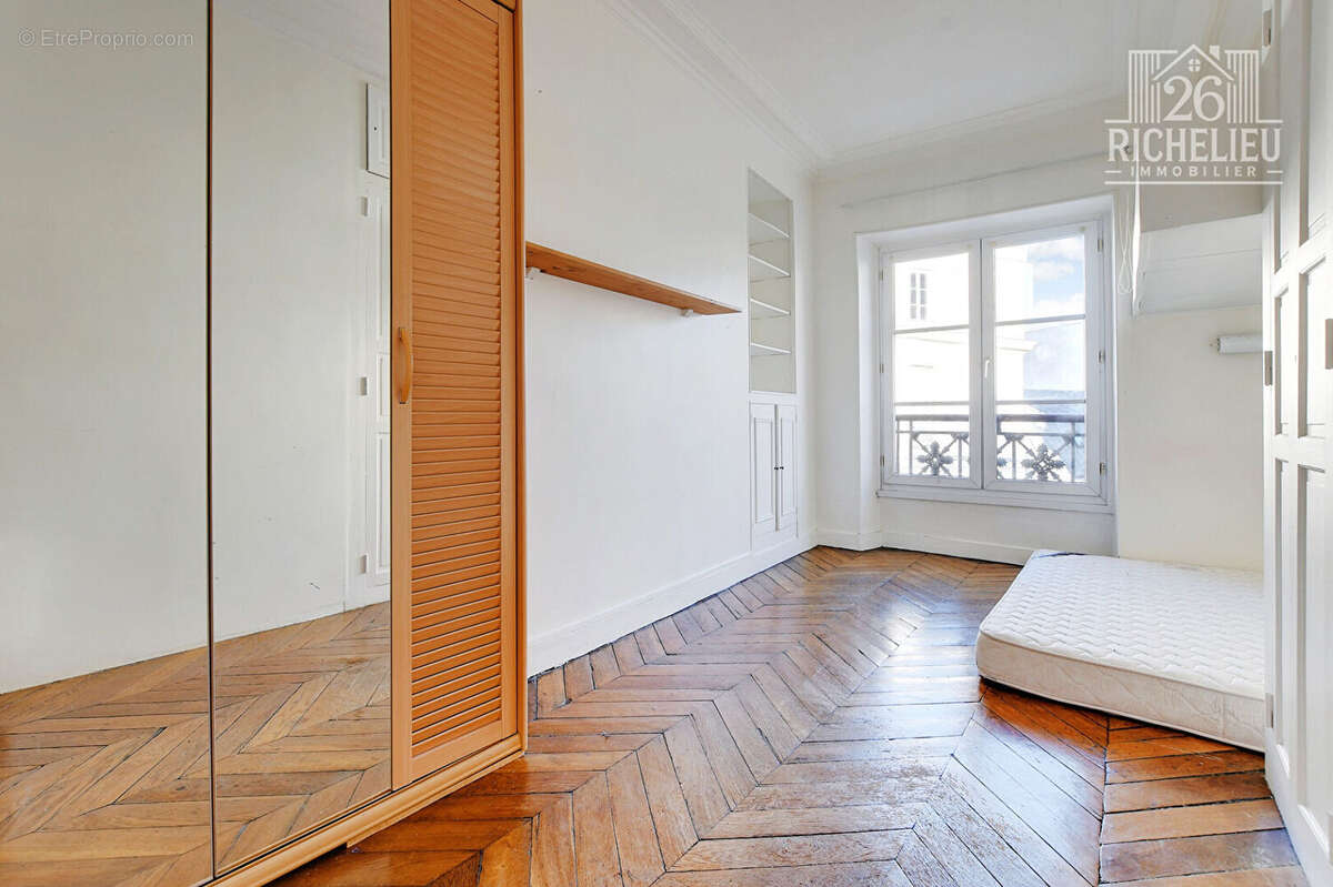 Appartement à PARIS-2E